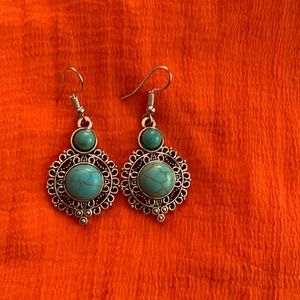 Beautiful design - brand new turquoise earrings